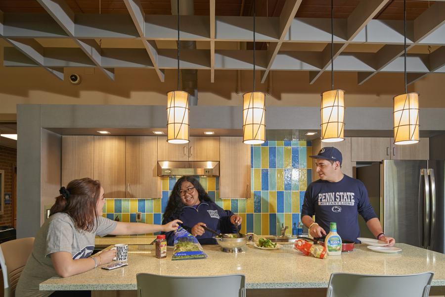 McKeesport community kitchen with students 